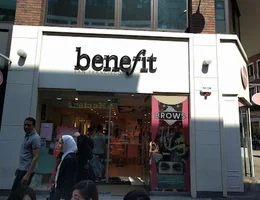 Benefit Cosmetics Boutique & BrowBar lounge