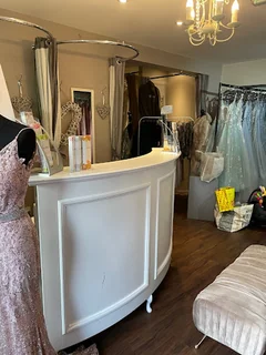 Photo Cinderella Ball Gowns and Beauty Parlour