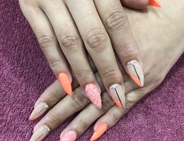 Nail Lounge