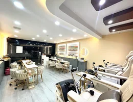 Lux nails spa and Beauty