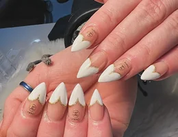 Diamond nails & beauty