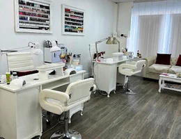 Luxury Nails & Beauty Lounge