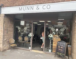 M U N N & C O Hairdressing