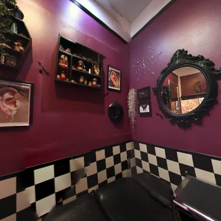 Photo Crawling Panther Tattoo Parlour