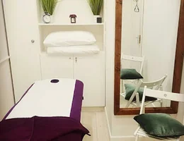 Akhere Therapies - Massage & Facial -Tooting Bec