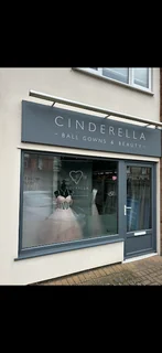 Photo Cinderella Ball Gowns and Beauty Parlour