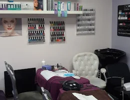 Me Me's Beauty Salon and Semi Permanent Makeup