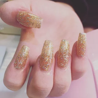 Photo Cheryl’s nails