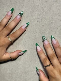 Photo Wavy Nails