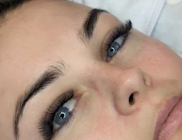 Lashes & Beauty by Laura