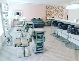 Del Tutto Salon