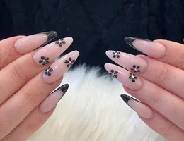 Deluxe Nails