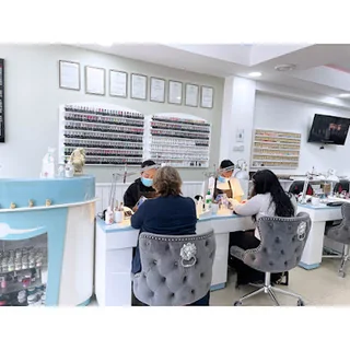 Photo UK Nails in Poole | Opposite Lloyds Bank