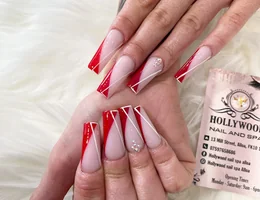 Hollywood Nails & Spa in Alloa