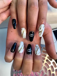 Photo Four Season Nails