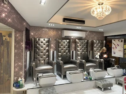 Photo Silk lounge Nail And Make up Bar