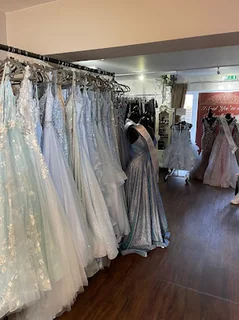 Photo Cinderella Ball Gowns and Beauty Parlour