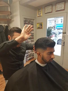 Photo Bee's Unisex Barbers