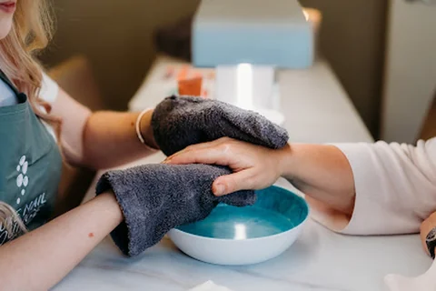 Photo Luxe Nail Lounge - Guildford