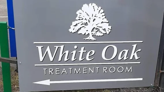 Photo White oak treatment room