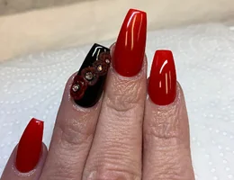 Poppy Jade Nail Artist