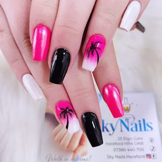 Photo Sky Nails Hereford