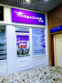 Photo The Threading Bar