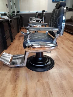 Photo Bee's Unisex Barbers