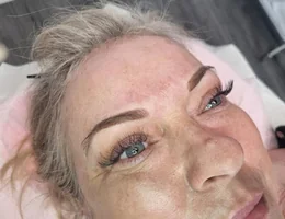 Divine Permanent Makeup, Microblading & Eyelash Extensions, LS27