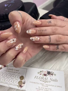 Photo Floral nails